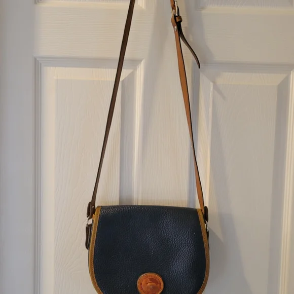 Vtg Dooney & Bourke medium saddle crossbody bag - Picture 2 of 7